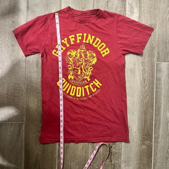 Harry Potter Gryffindorf T-Shirt Hogwarts Shirt Size S - Picture 2 of 4